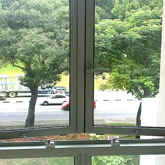 1488277617_window_restrictor_locks_1470811614_92565a61_bg